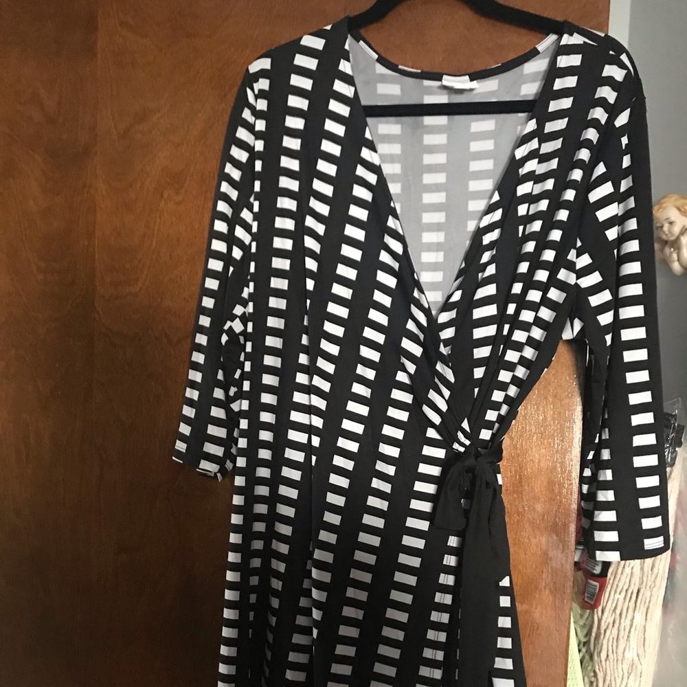 Lularoe wrap dress